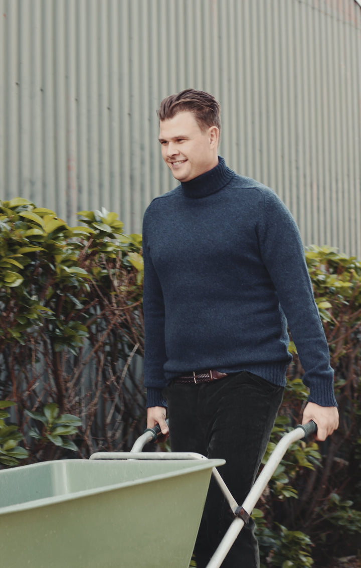 Ballater Roll Neck rullekravesweater, Cosmos Blue, Geelong lammeuld